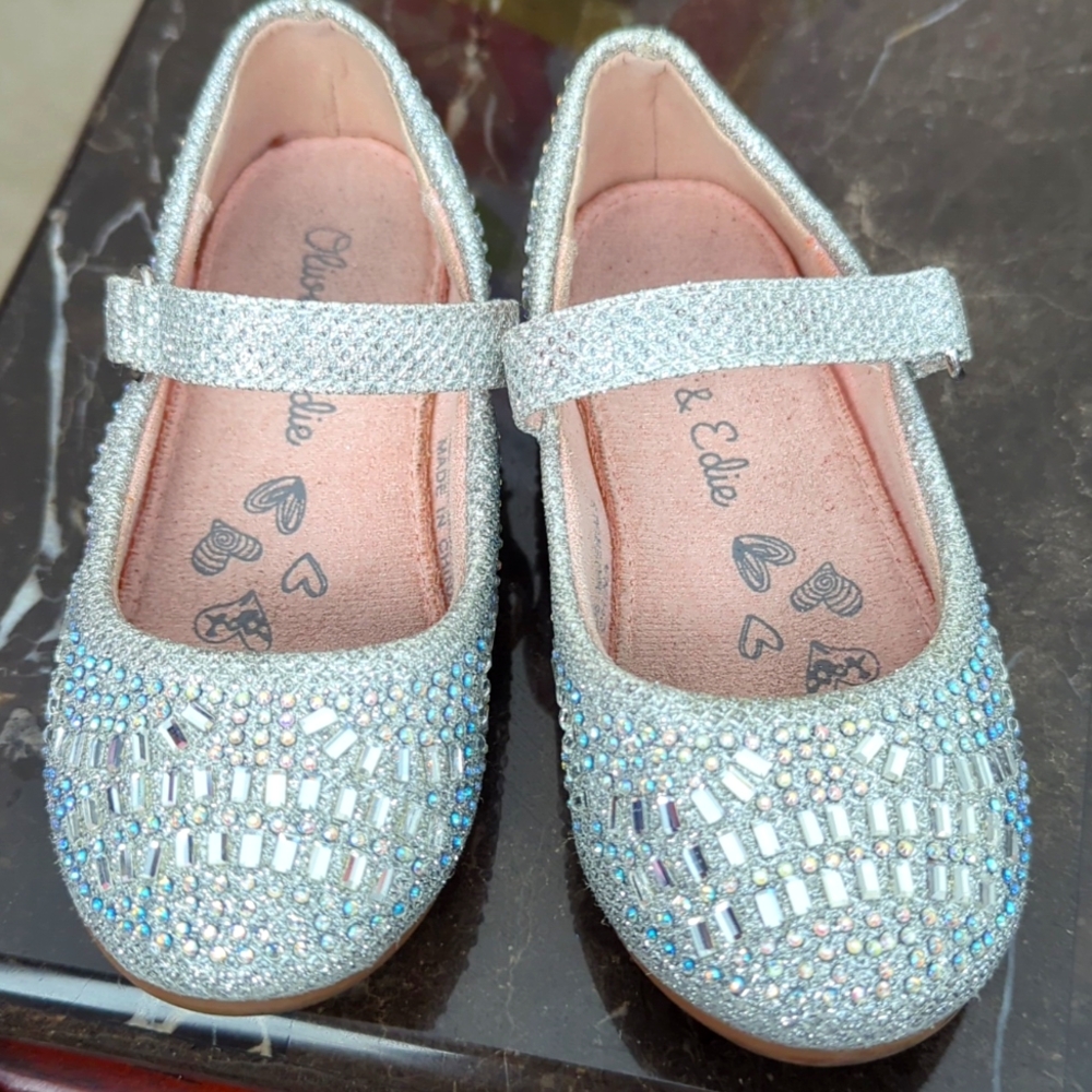 Olive & Edie Silver girls dress shoes, sparkle. Size 5.